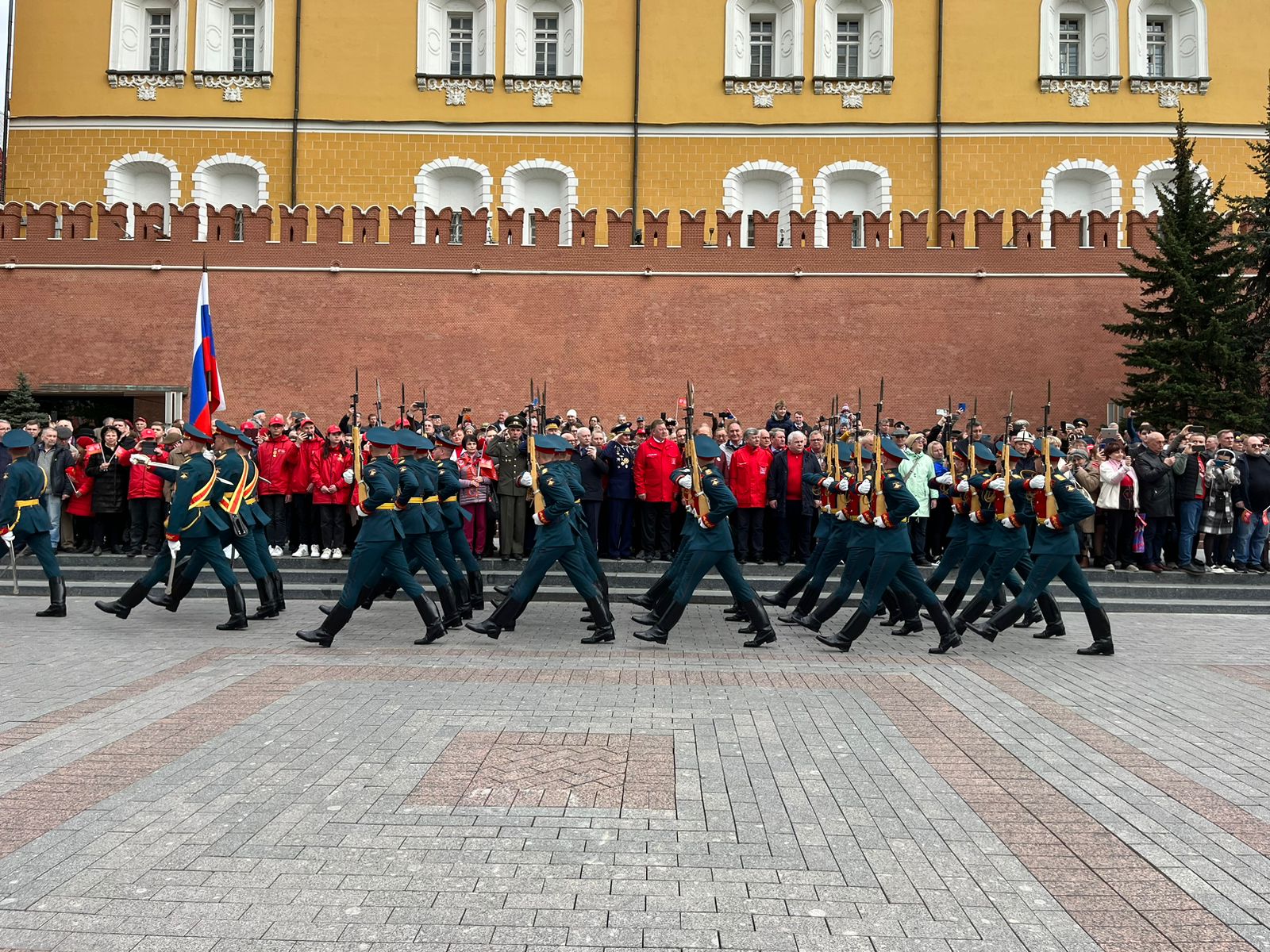 В Москве прошло возложение цветов к Могиле Неизвестного солдата и памятнику Маршалу Г.К. Жукову