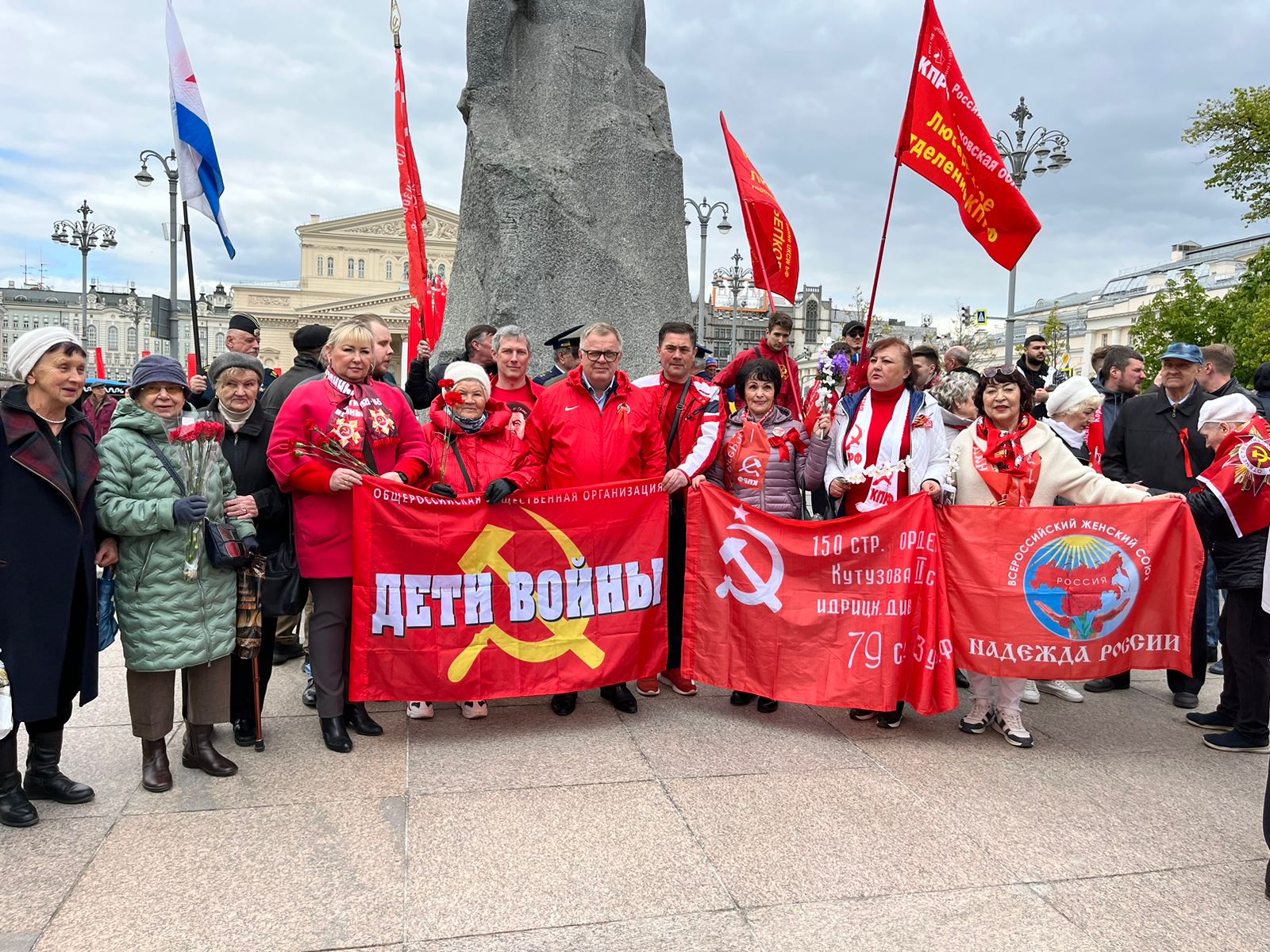 В Москве прошло возложение цветов к Могиле Неизвестного солдата и памятнику Маршалу Г.К. Жукову