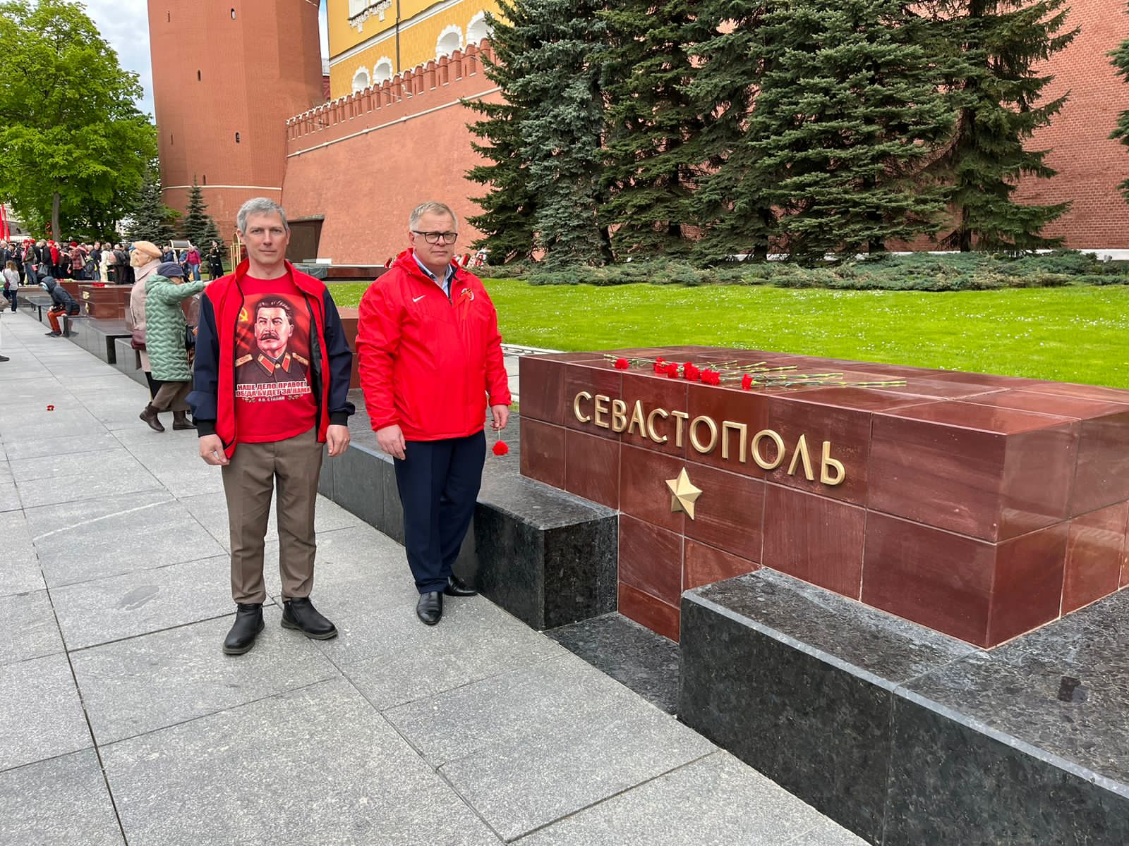 В Москве прошло возложение цветов к Могиле Неизвестного солдата и памятнику Маршалу Г.К. Жукову