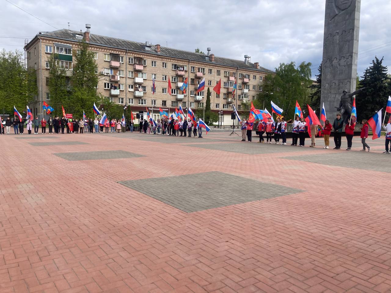 Коммунисты и комсомольцы Балашихи встретили участников автопробега «Наша Великая Родина»