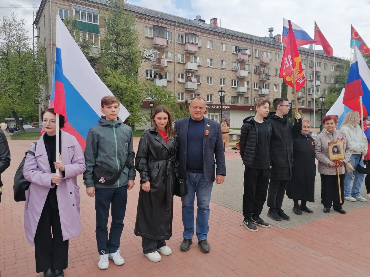 Коммунисты и комсомольцы Балашихи встретили участников автопробега «Наша Великая Родина»