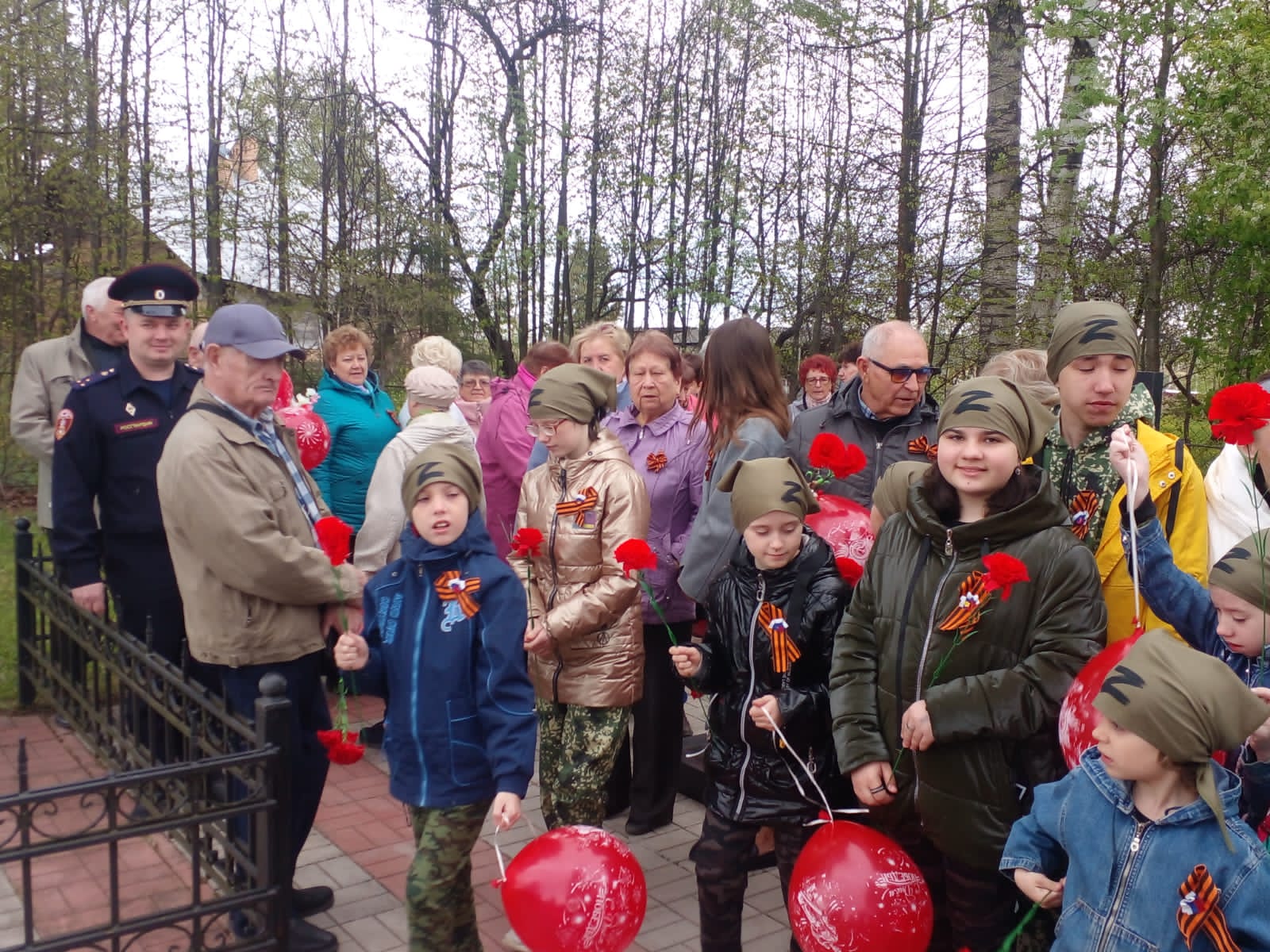 «Нет в России семьи такой, где б не памятен был свой герой!»