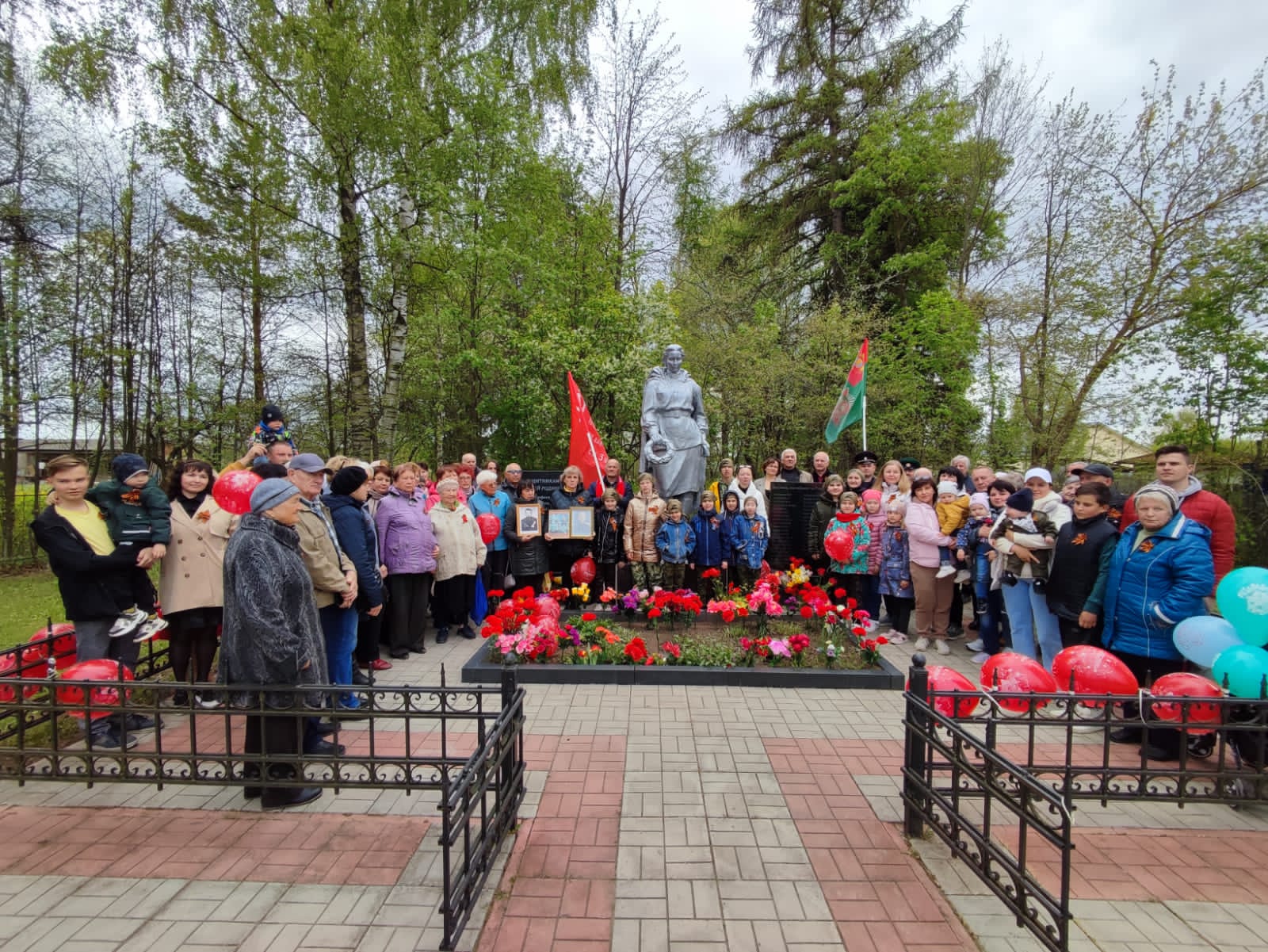 «Нет в России семьи такой, где б не памятен был свой герой!»