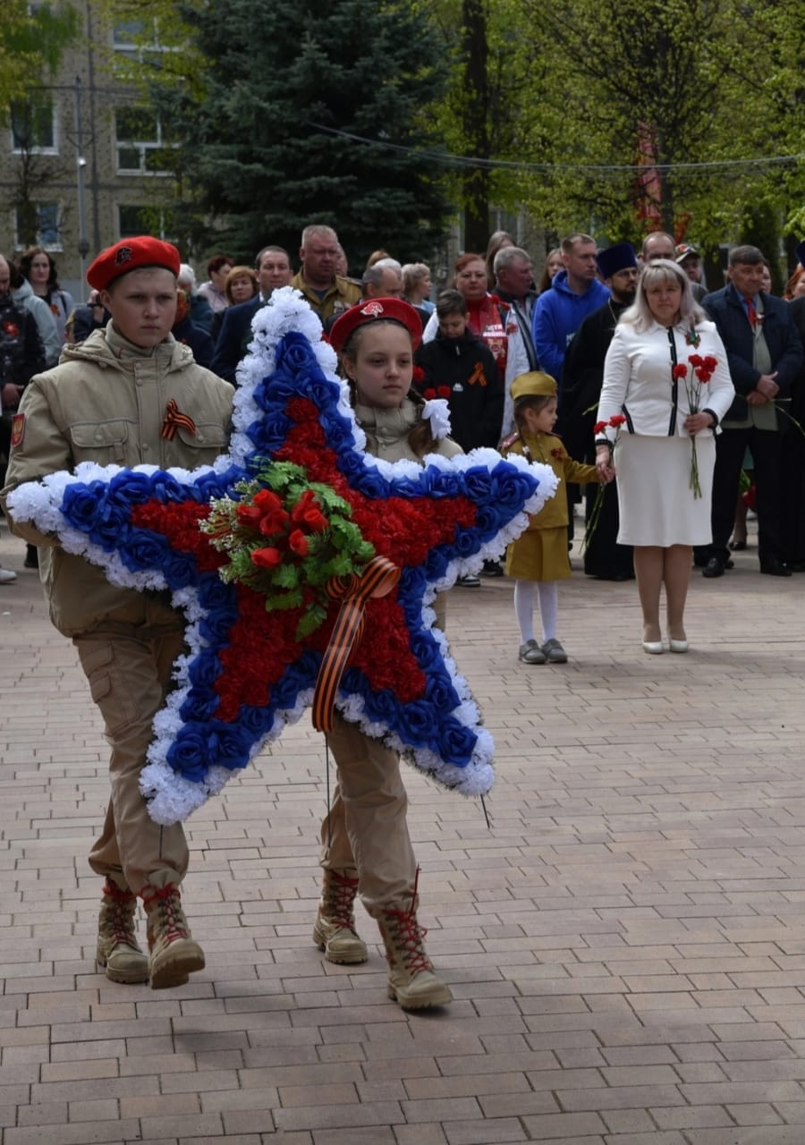 «Нет в России семьи такой, где б не памятен был свой герой!»