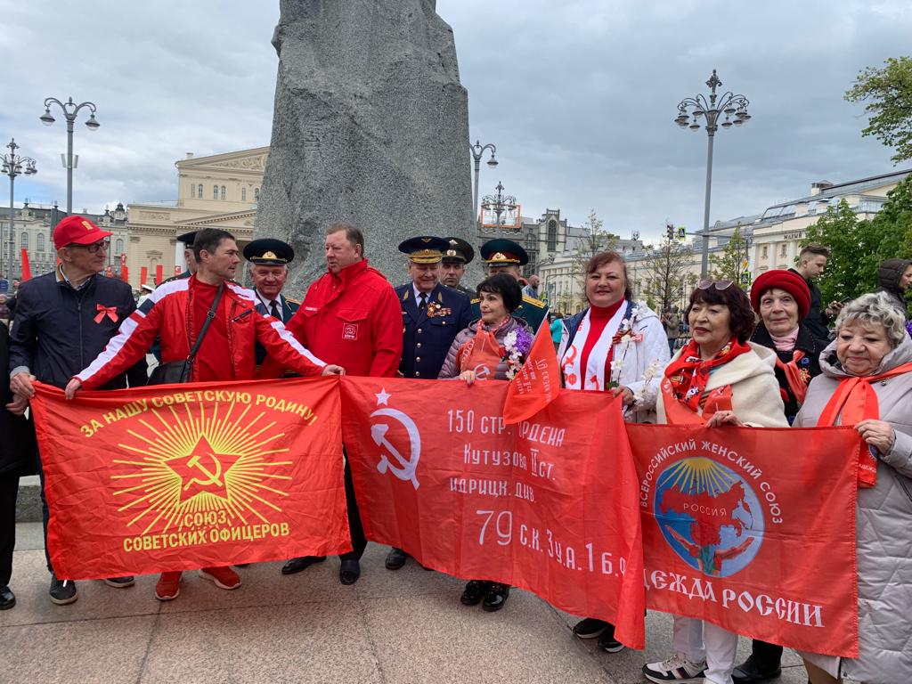 В Москве прошло возложение цветов к Могиле Неизвестного солдата и памятнику Маршалу Г.К. Жукову