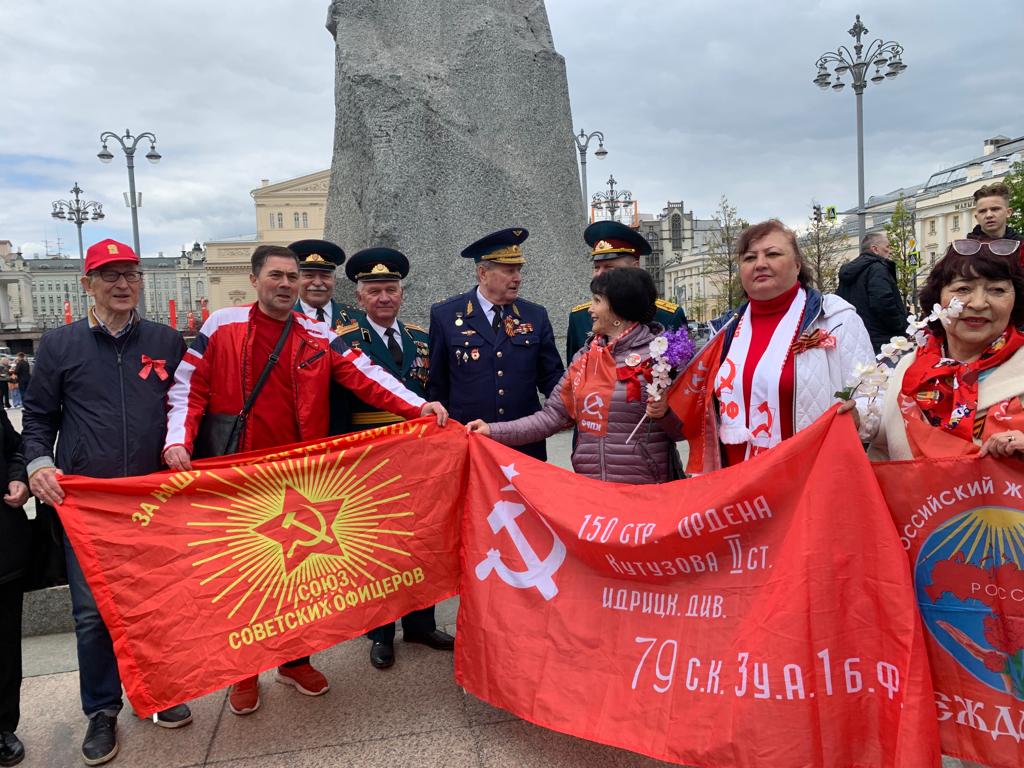 В Москве прошло возложение цветов к Могиле Неизвестного солдата и памятнику Маршалу Г.К. Жукову