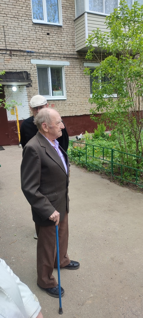 По поручению депутата от КПРФ Елены Мокринской поздравили ветеранов с Днем Победы