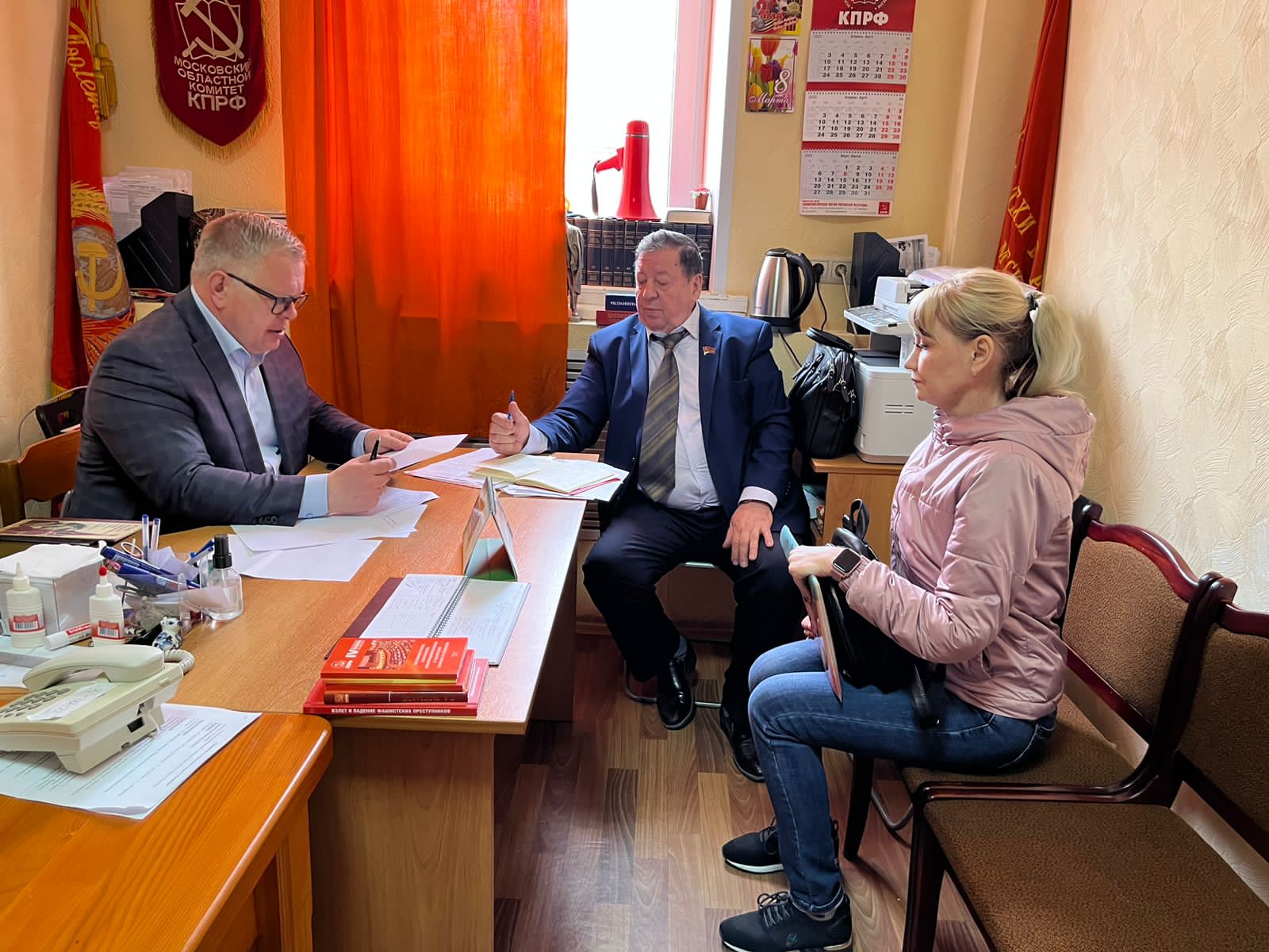 Руководитель фракции КПРФ в Московской областной Думе Александр Наумов провёл приём граждан в Кашире