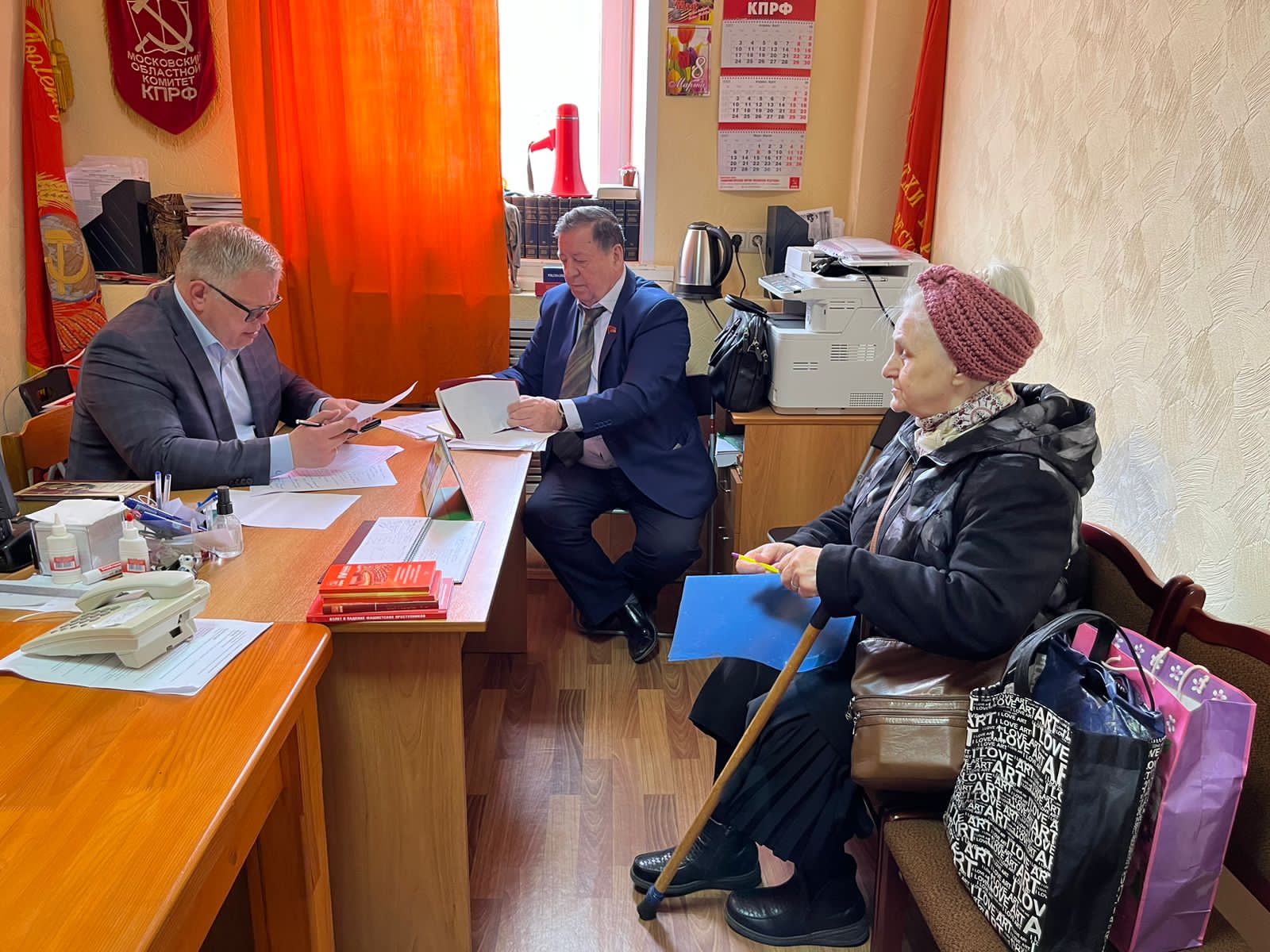 Руководитель фракции КПРФ в Московской областной Думе Александр Наумов провёл приём граждан в Кашире