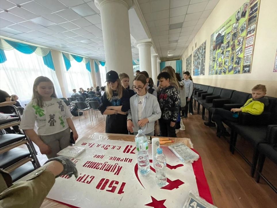 «Знамя нашей Победы» в школы
