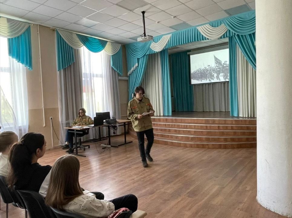 «Знамя нашей Победы» в школы