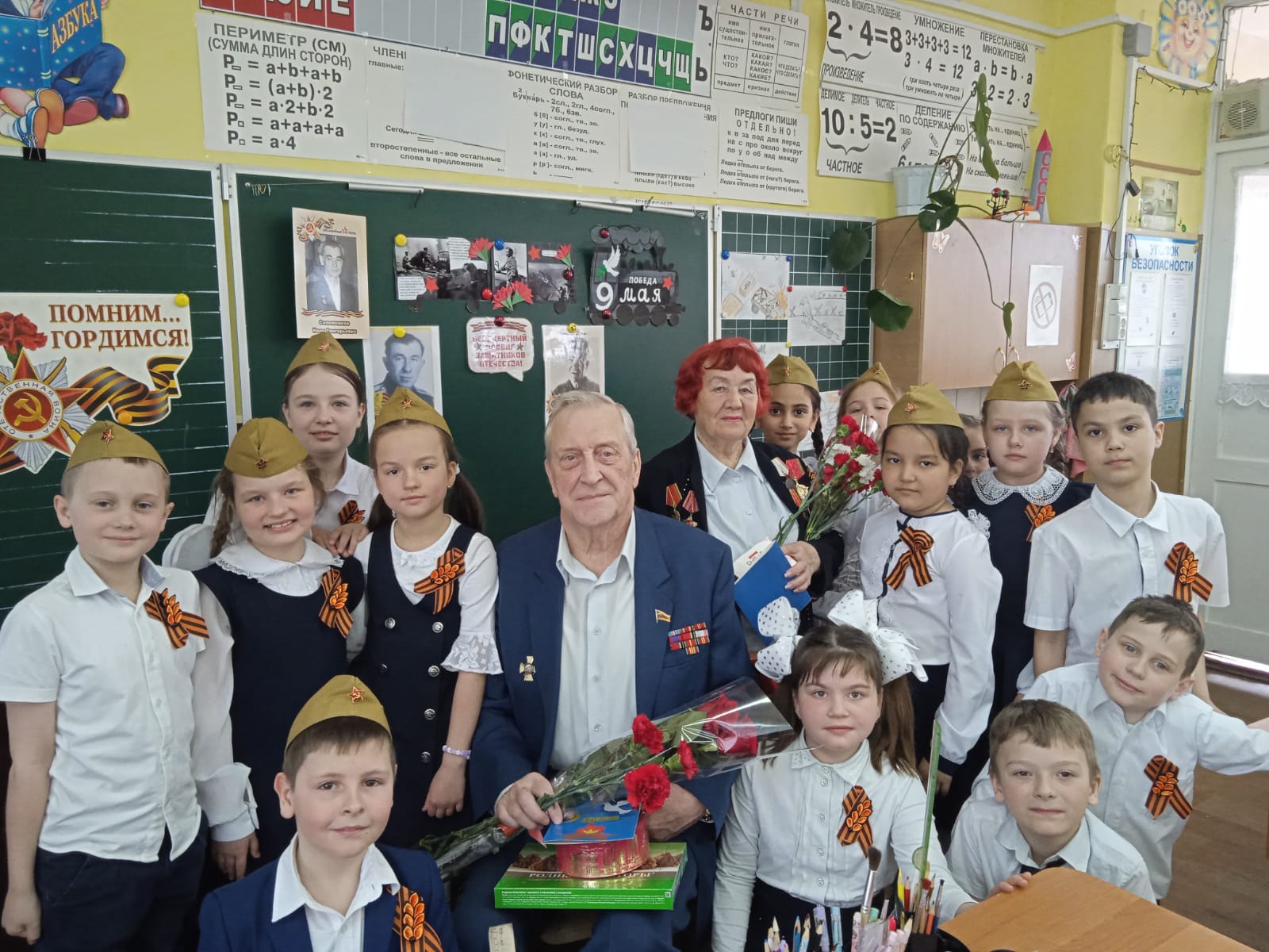 Поклонимся великим тем годам