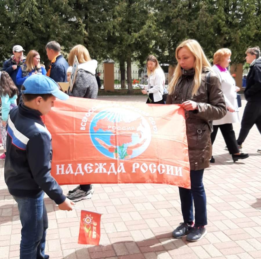 Поклонимся великим тем годам