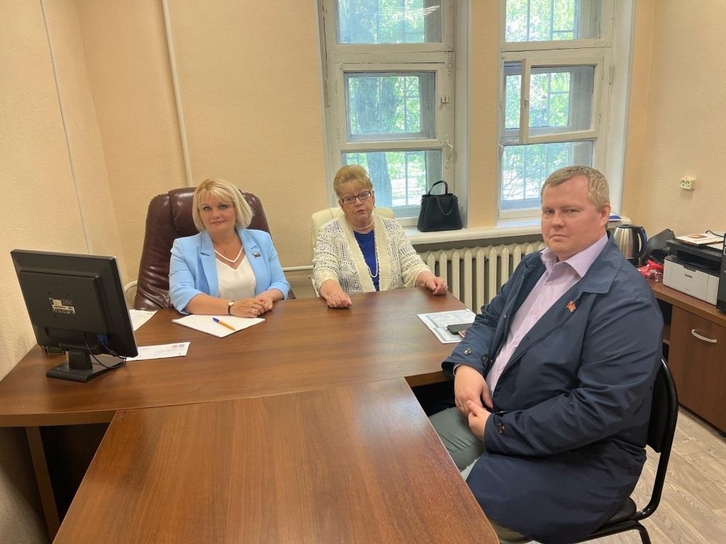 Депутат Мособлдумы от КПРФ Елена Мокринская провела прием жителей