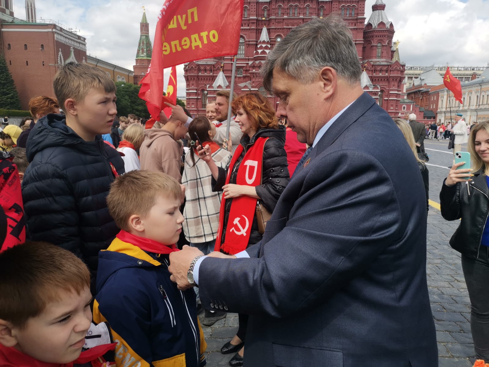 На Красной площади в Москве прошла торжественная линейка, посвященная 101-й годовщине пионерии