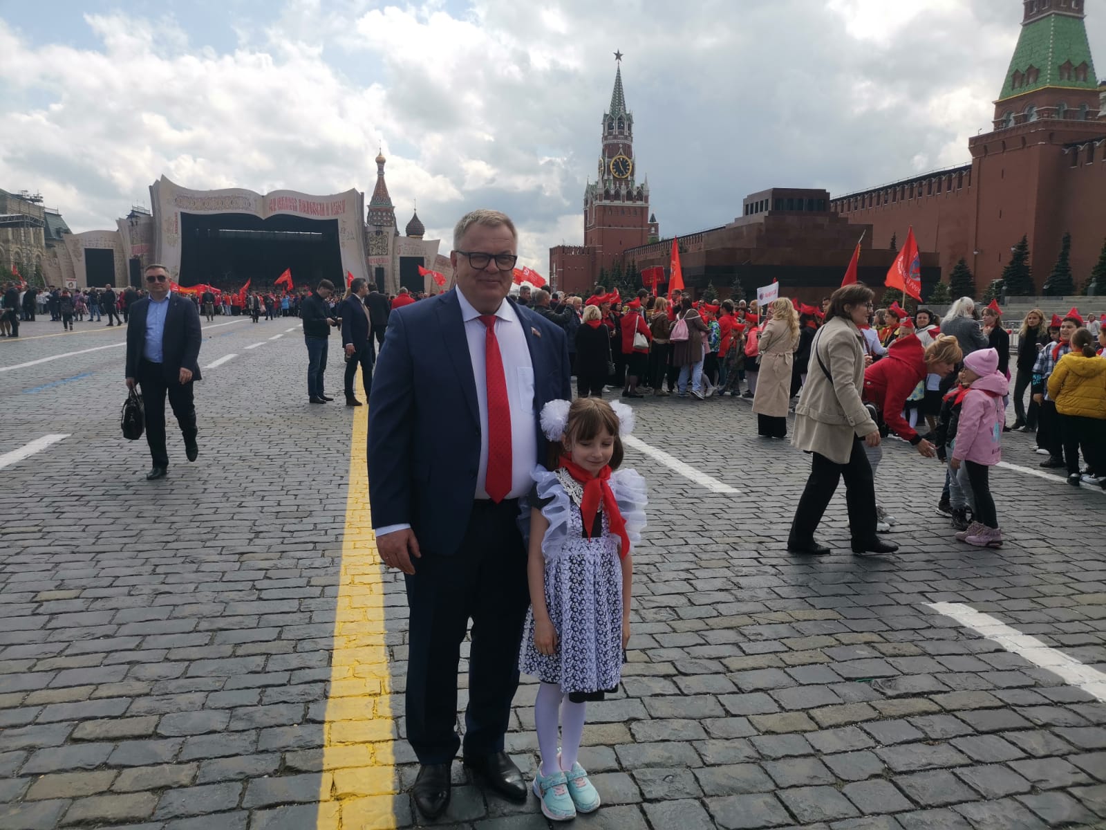 На Красной площади в Москве прошла торжественная линейка, посвященная 101-й годовщине пионерии
