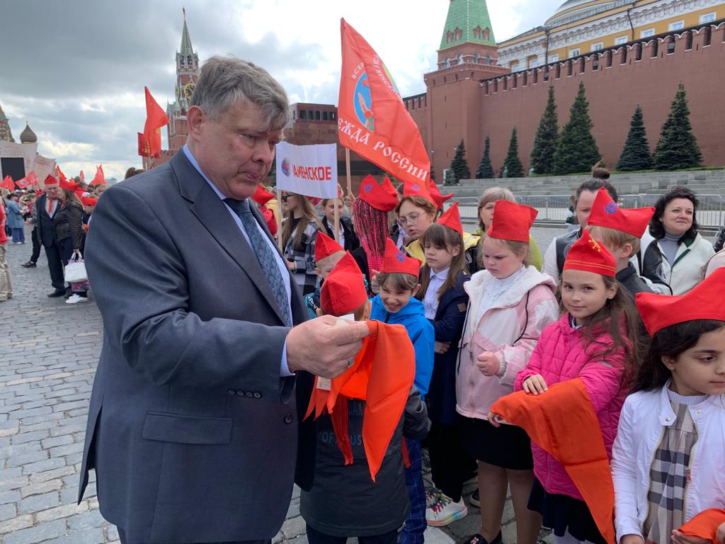 На Красной площади в Москве прошла торжественная линейка, посвященная 101-й годовщине пионерии
