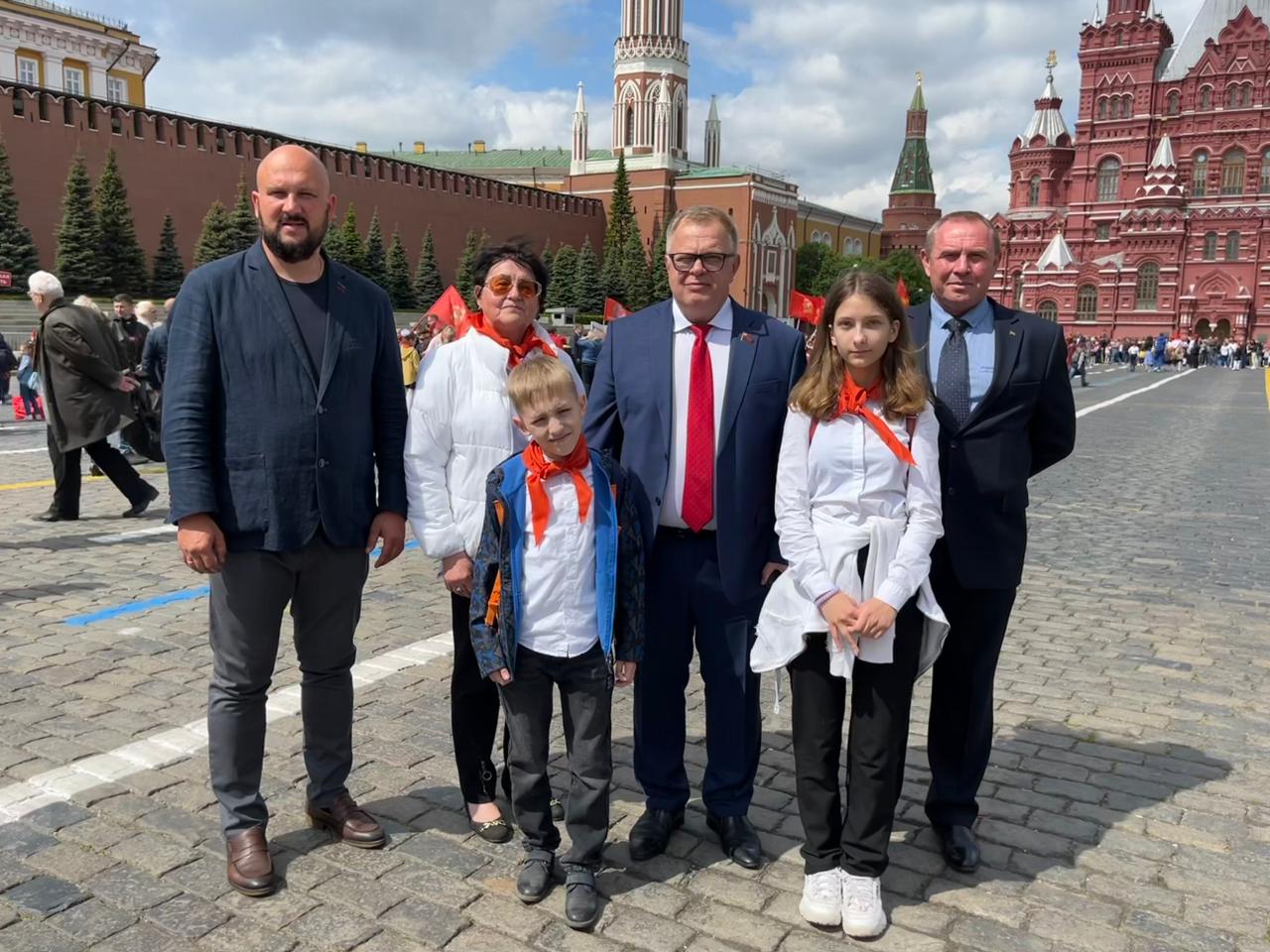 На Красной площади в Москве прошла торжественная линейка, посвященная 101-й годовщине пионерии