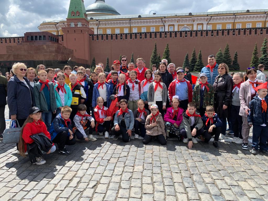 На Красной площади в Москве прошла торжественная линейка, посвященная 101-й годовщине пионерии