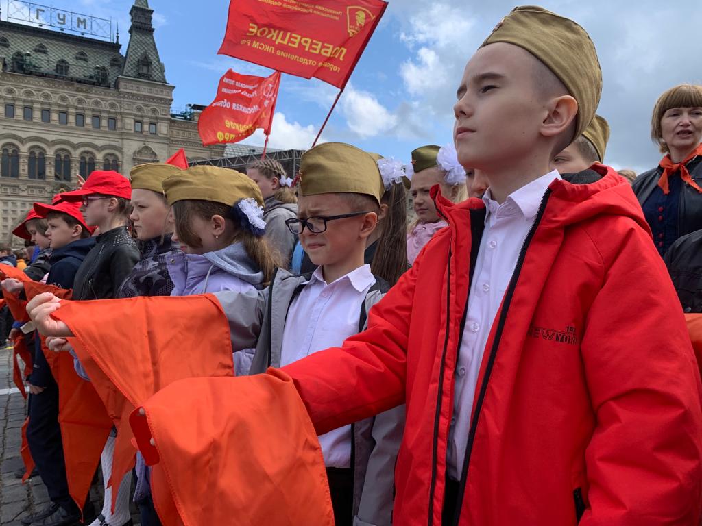 На Красной площади в Москве прошла торжественная линейка, посвященная 101-й годовщине пионерии