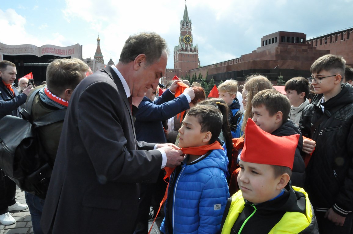 На Красной площади в Москве прошла торжественная линейка, посвященная 101-й годовщине пионерии