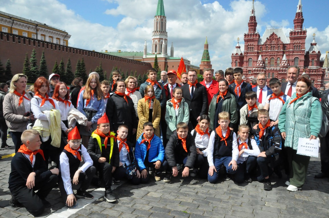 На Красной площади в Москве прошла торжественная линейка, посвященная 101-й годовщине пионерии
