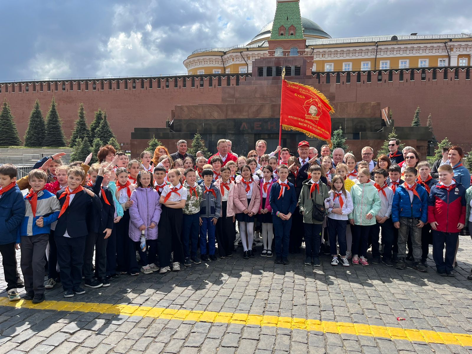 На Красной площади в Москве прошла торжественная линейка, посвященная 101-й годовщине пионерии