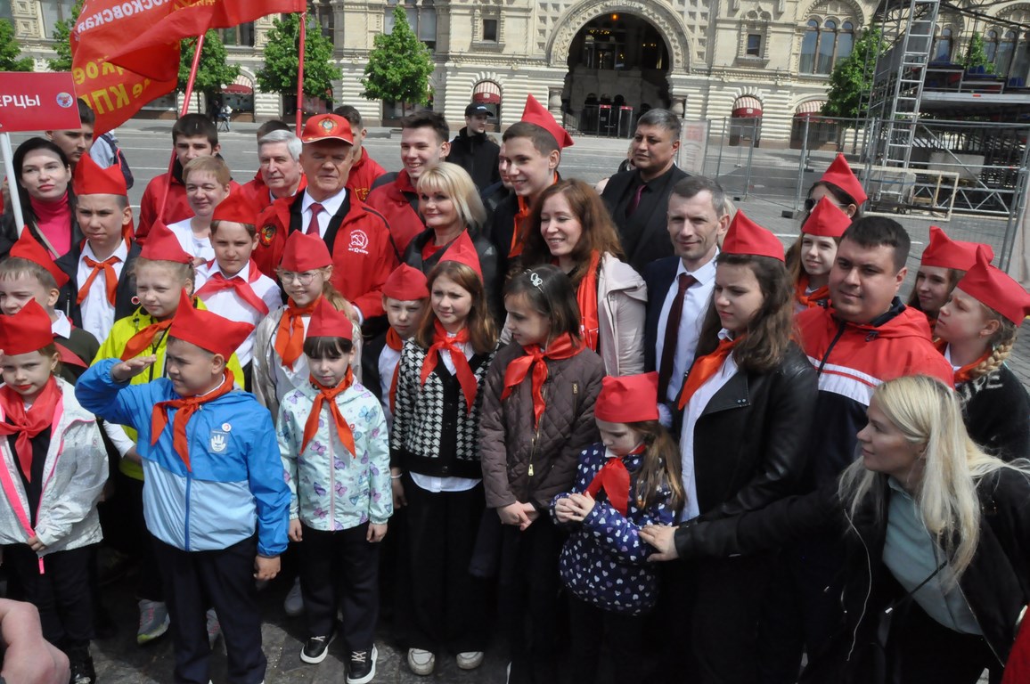 На Красной площади в Москве прошла торжественная линейка, посвященная 101-й годовщине пионерии