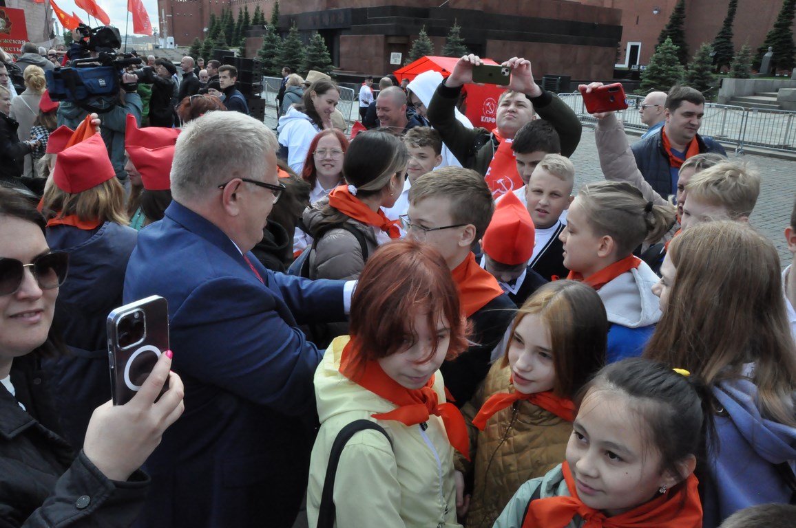 На Красной площади в Москве прошла торжественная линейка, посвященная 101-й годовщине пионерии