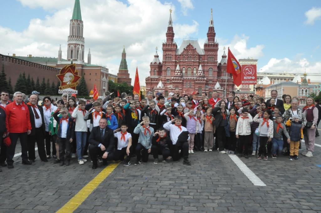 На Красной площади в Москве прошла торжественная линейка, посвященная 101-й годовщине пионерии