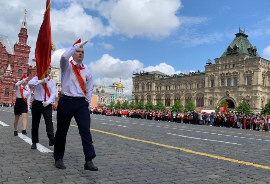 На Красной площади в Москве прошла торжественная линейка, посвященная 101-й годовщине пионерии