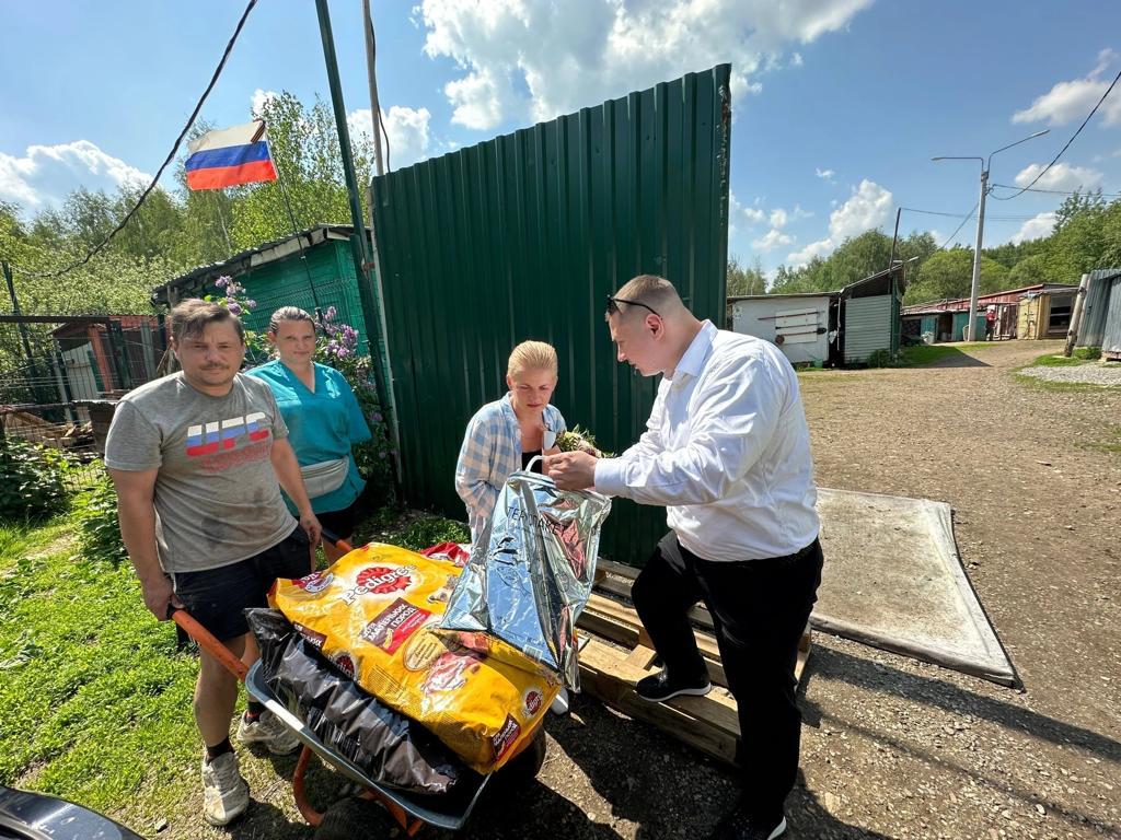 Депутат Мособлдумы от КПРФ Марк Черемисов посетил приют для животных в Ногинске