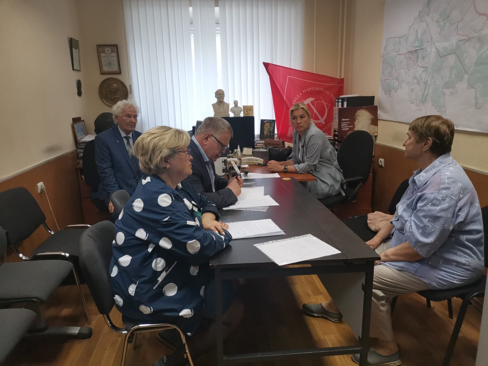 Руководитель фракции КПРФ в Мособлдуме Александр Наумов провел прием жителей Ленинского городского округа