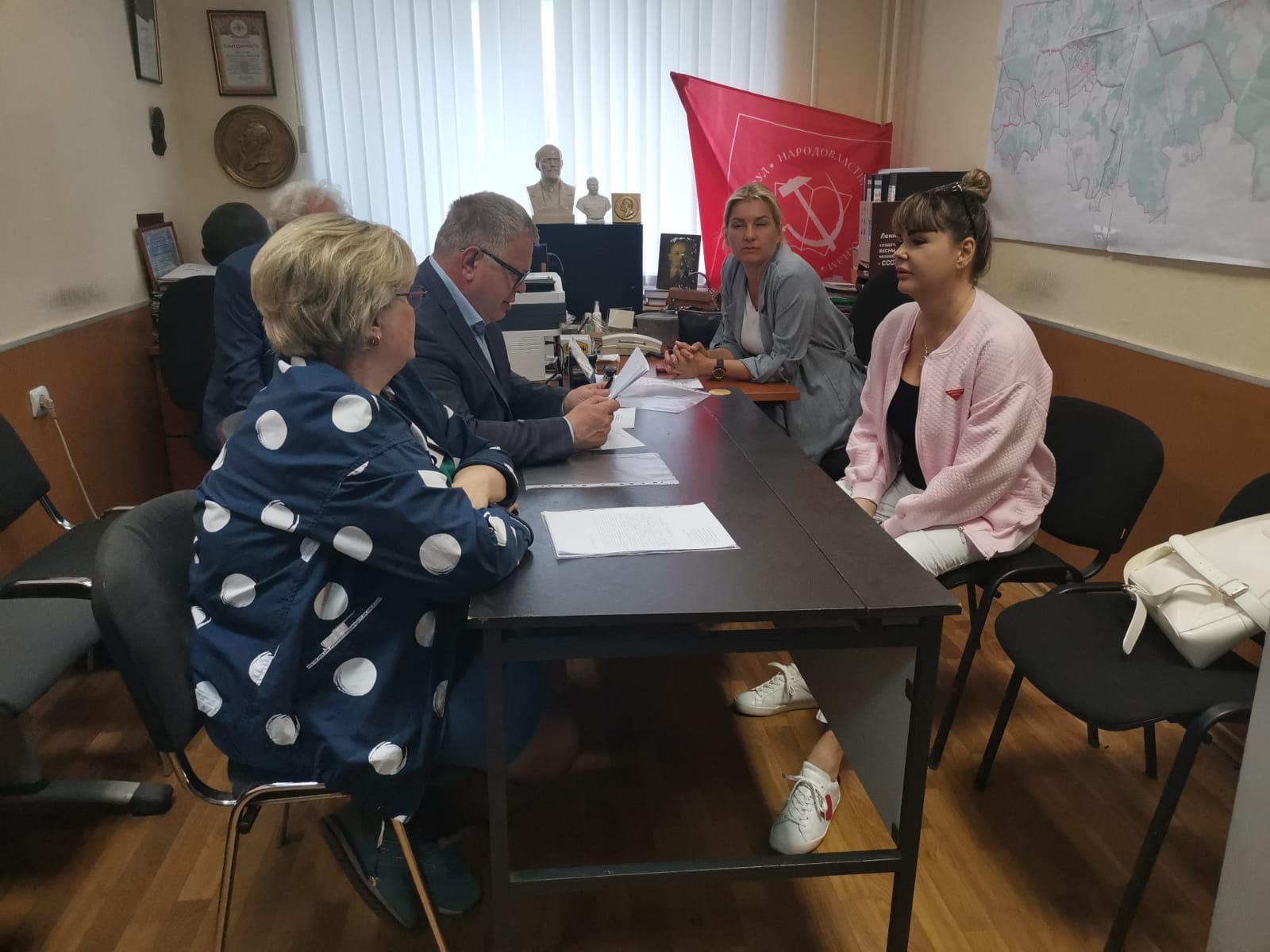 Руководитель фракции КПРФ в Мособлдуме Александр Наумов провел прием жителей Ленинского городского округа