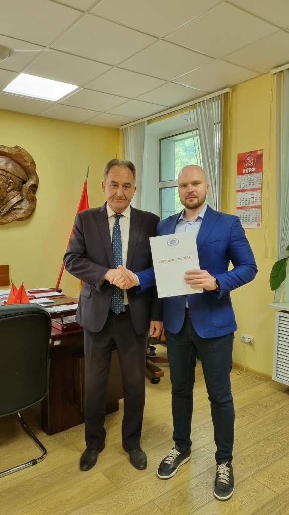 Депутат Государственной Думы Николай Васильев вручил Благодарственные письма за участие в формировании гуманитарного конвоя
