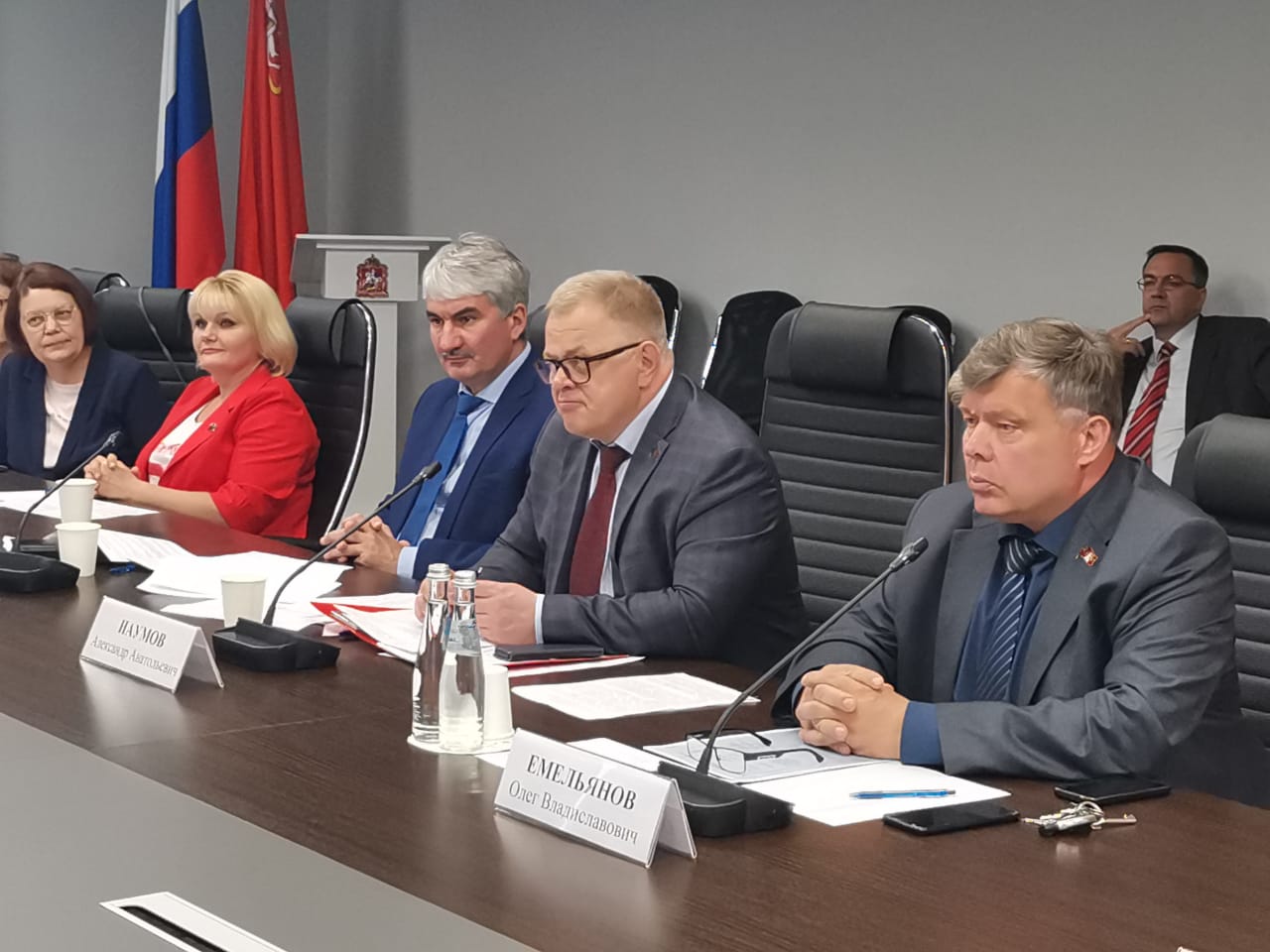 В Мособлдуме, по инициативе фракции КПРФ, состоялось расширенное совещание по вопросу о предоставлении социальных льгот медицинским работникам