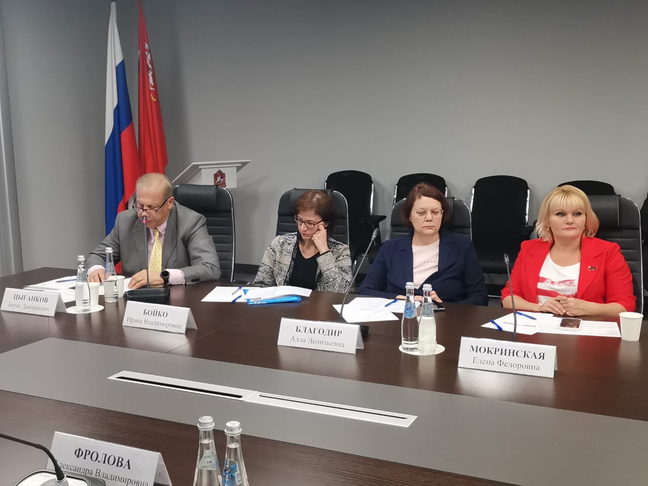В Мособлдуме, по инициативе фракции КПРФ, состоялось расширенное совещание по вопросу о предоставлении социальных льгот медицинским работникам