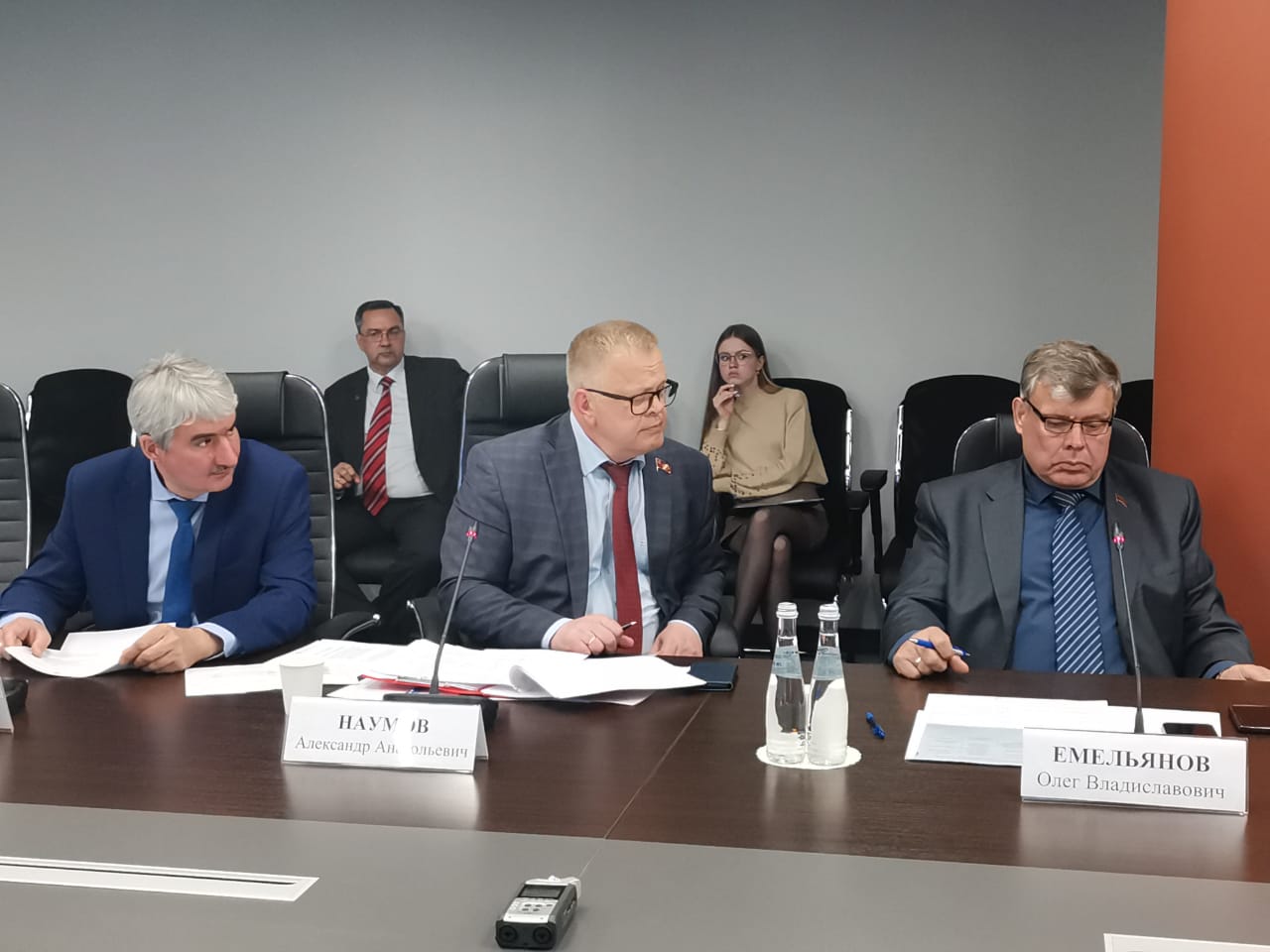 В Мособлдуме, по инициативе фракции КПРФ, состоялось расширенное совещание по вопросу о предоставлении социальных льгот медицинским работникам