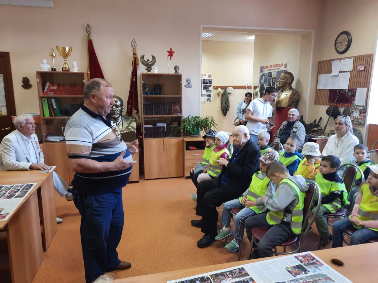 Дети в гостях у коммунистов Рузы