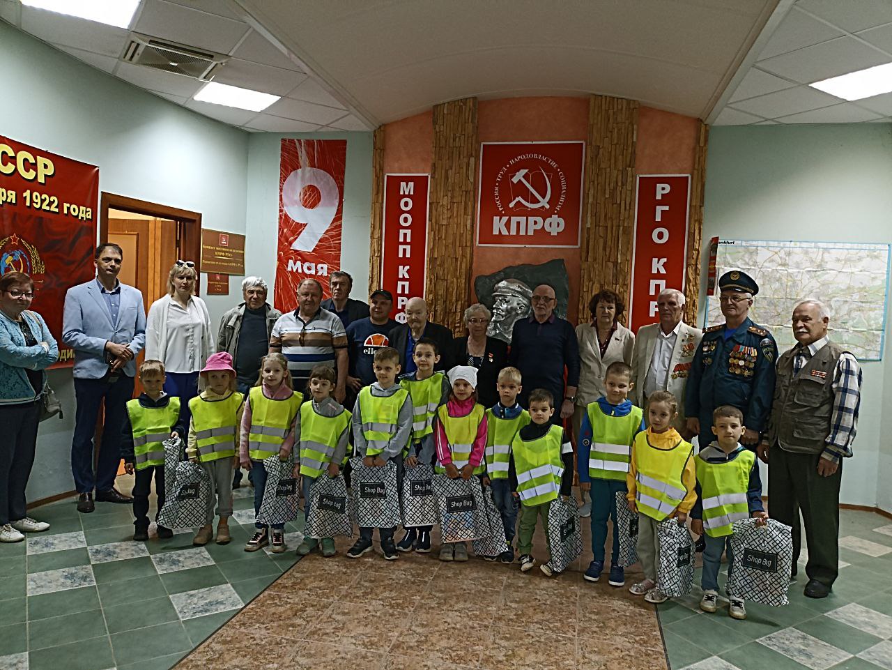 Дети в гостях у коммунистов Рузы