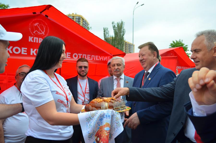 Продолжается работа семинара-совещания руководителей и партийного актива региональных отделений КПРФ Южного федерального округа и Новых территорий