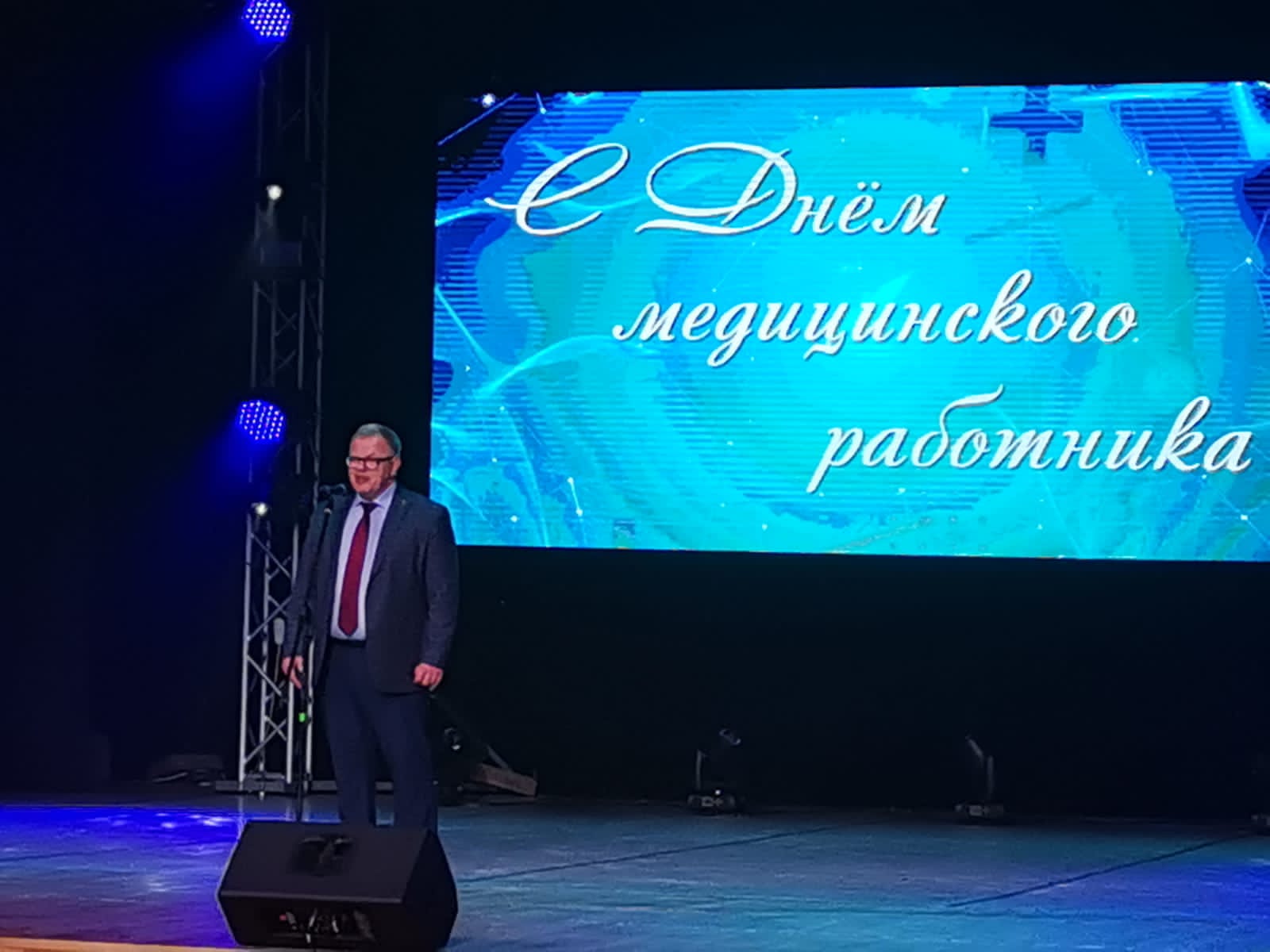 Руководитель фракции КПРФ в Московской областной Думе Александр Наумов поздравил с Днем медицинского работника коллектив Ступинской областной клинической больницы