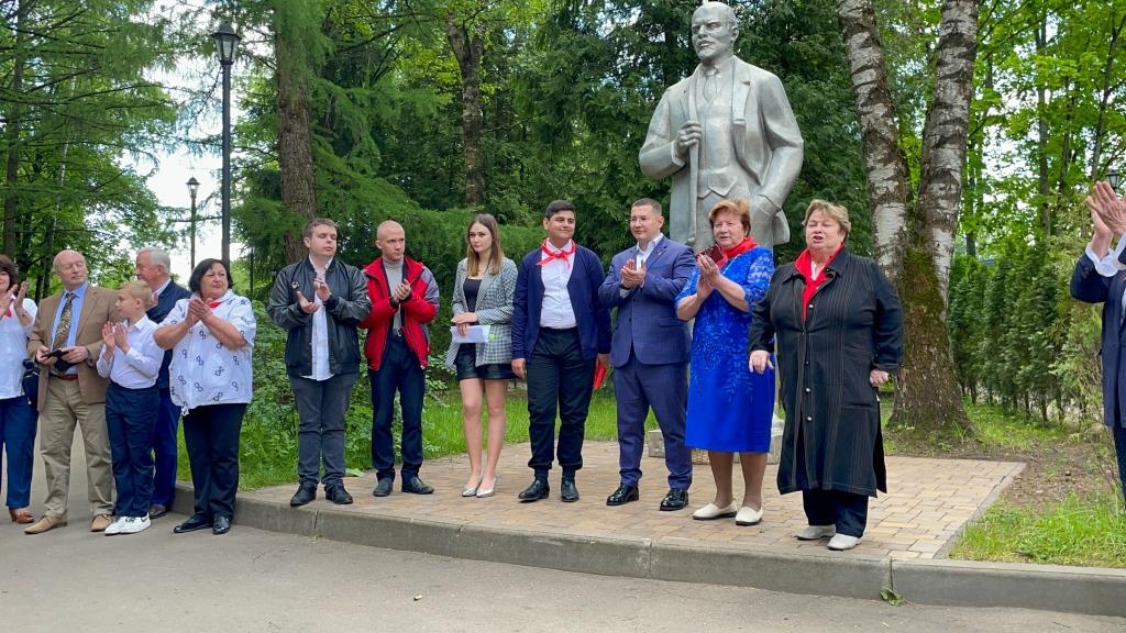 Новому поколению современных пионервожатых!