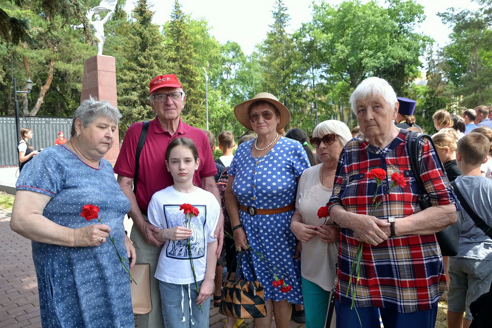 Озёрские коммунисты приняли участие в митинге «День памяти и скорби» у «Вечного огня» Мемориала «Погибшим воинам города Озёры»