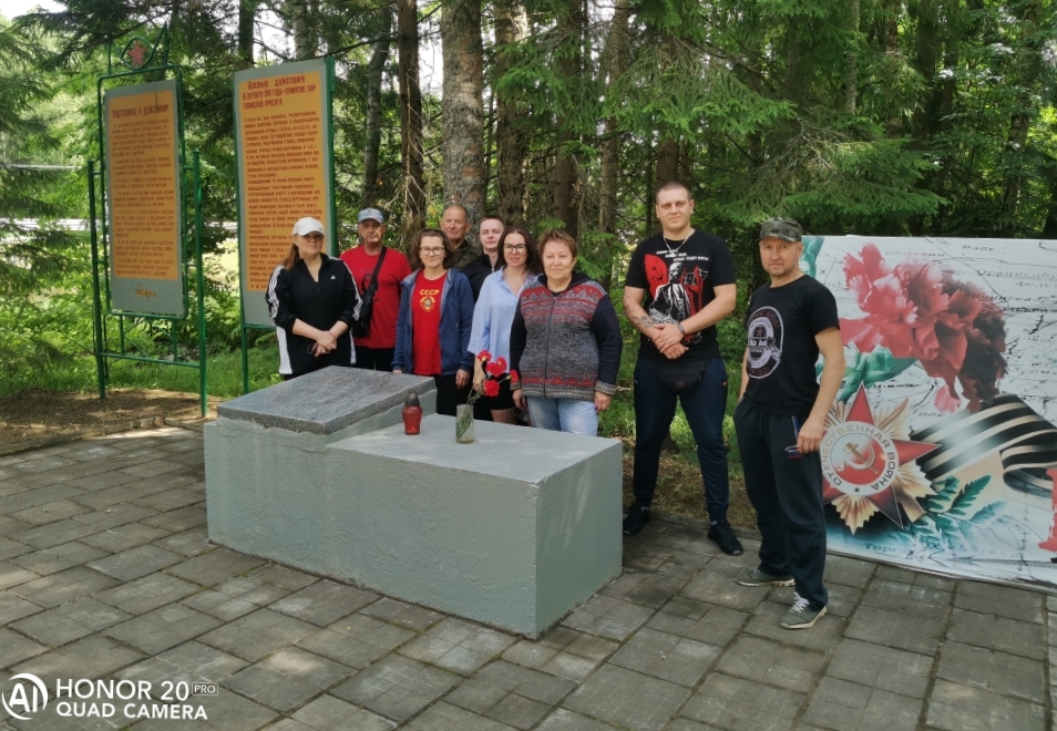 Субботник на партизанской базе «Смерть фашизму»