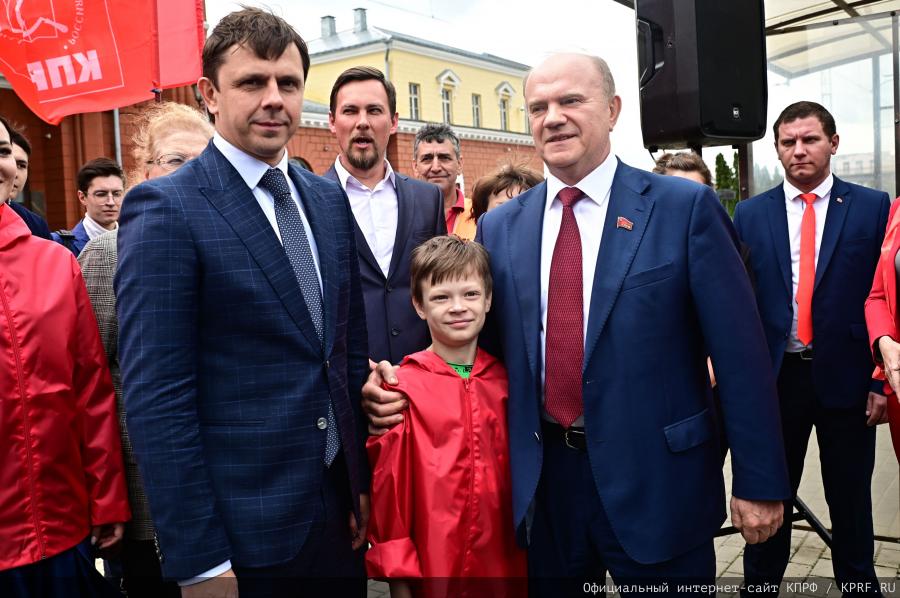 Через экономическую независимость и мобилизацию - к социальному государству!