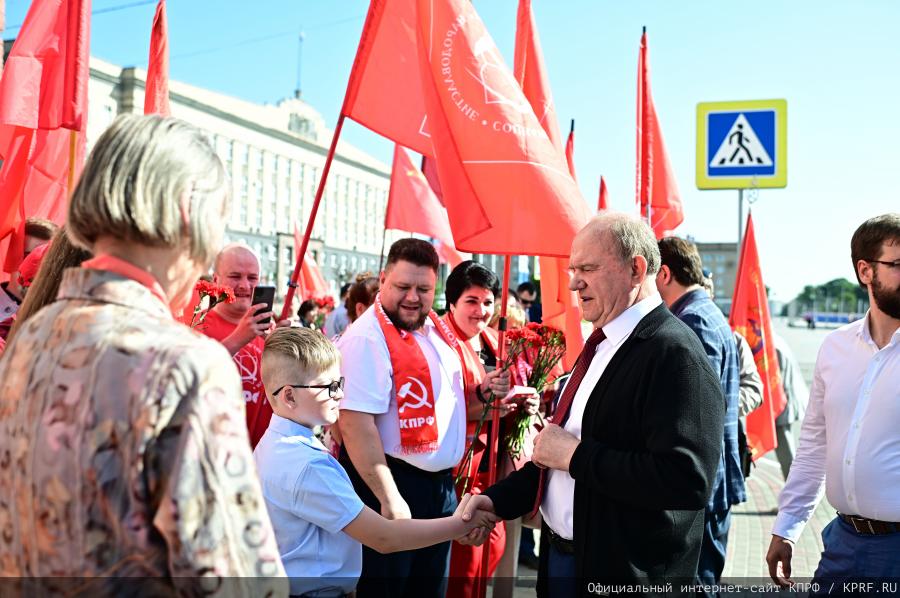 Через экономическую независимость и мобилизацию - к социальному государству!