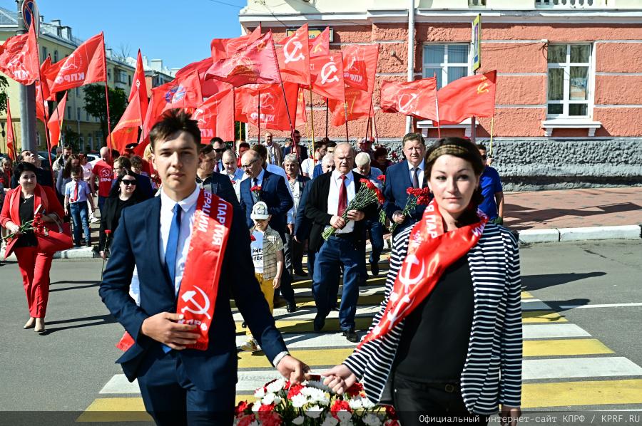 Через экономическую независимость и мобилизацию - к социальному государству!