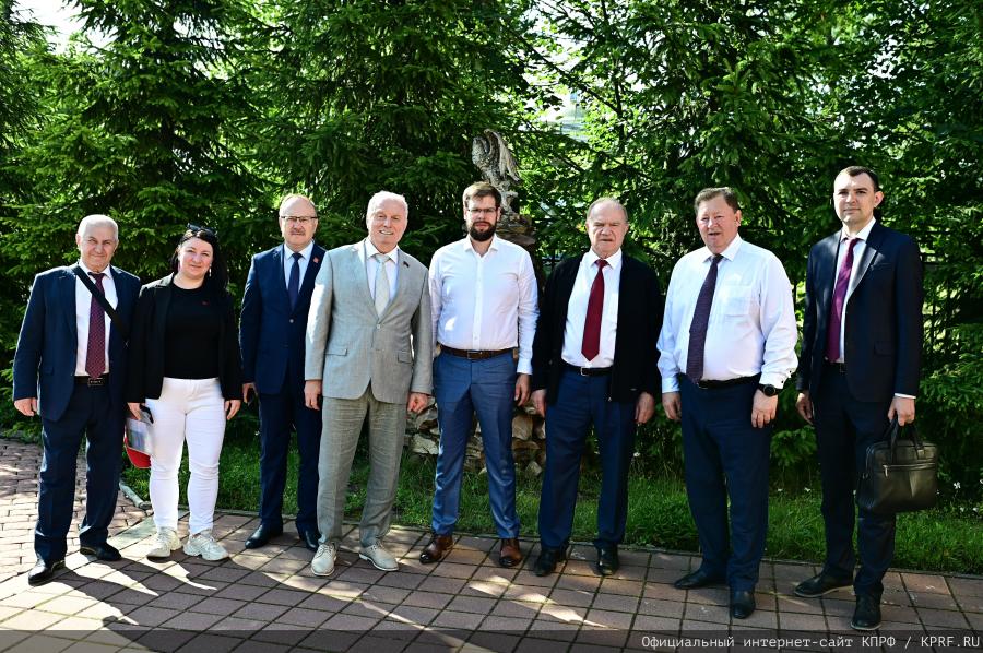 Через экономическую независимость и мобилизацию - к социальному государству!