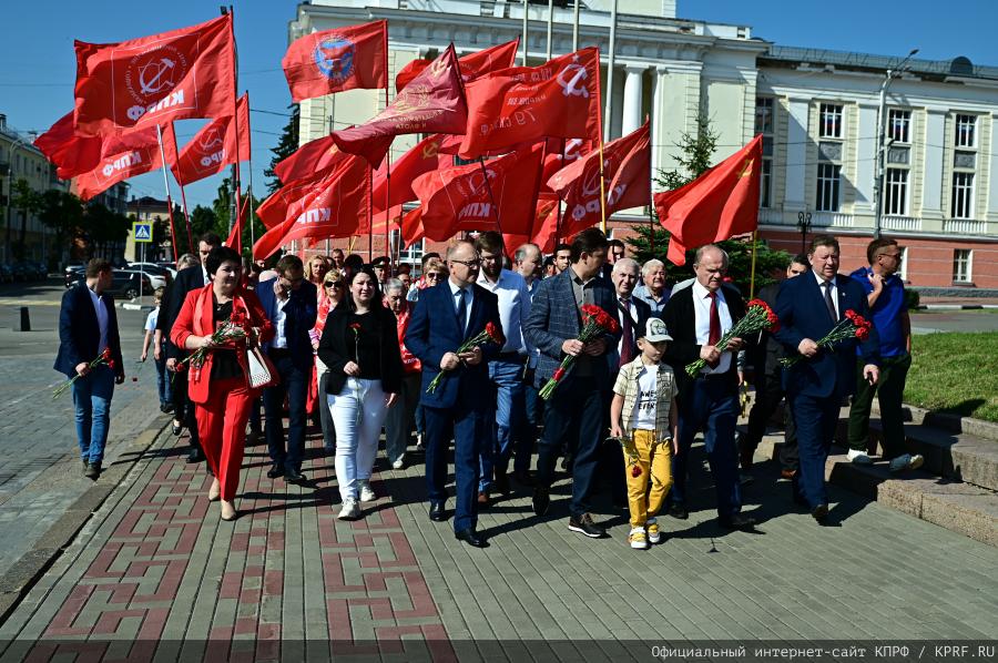 Через экономическую независимость и мобилизацию - к социальному государству!